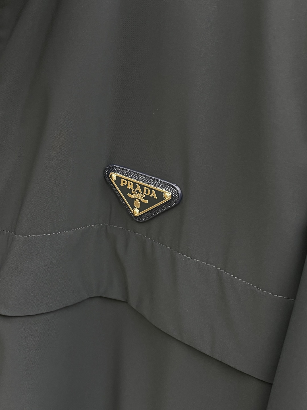 早春款 PD 🔥🔥早春休闲系列，最新时尚立领夹克外套.经典三角标志，处处细节显工艺足够的高级 结构性剪裁