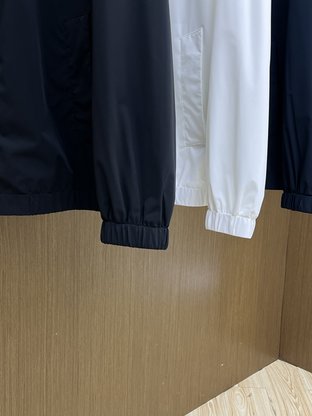 早春款 PD 🔥🔥早春休闲系列，最新时尚立领夹克外套.经典三角标志，处处细节显工艺足够的高级 结构性剪裁