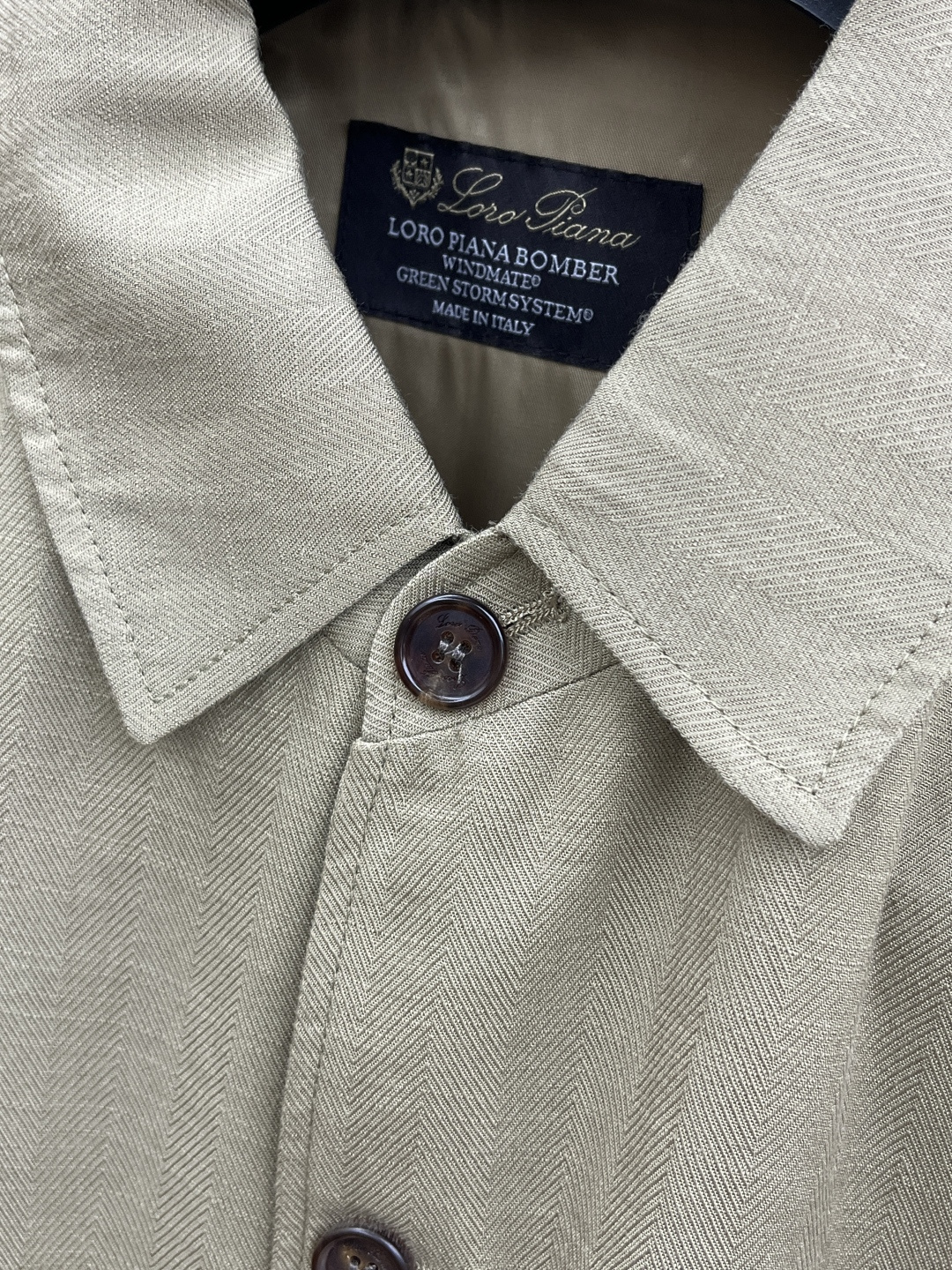 早春款 Loro Piana 🔥🔥早春轻奢老钱风系列，最新时尚翻领夹克外套.纹理定织面料，处处细节显工艺