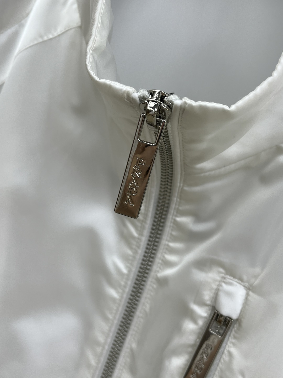 早春款 PD 🔥🔥早春系列，最新时尚立领夹克外套.处处细节显工艺足够的高级 结构性剪裁的设计改变来展现男