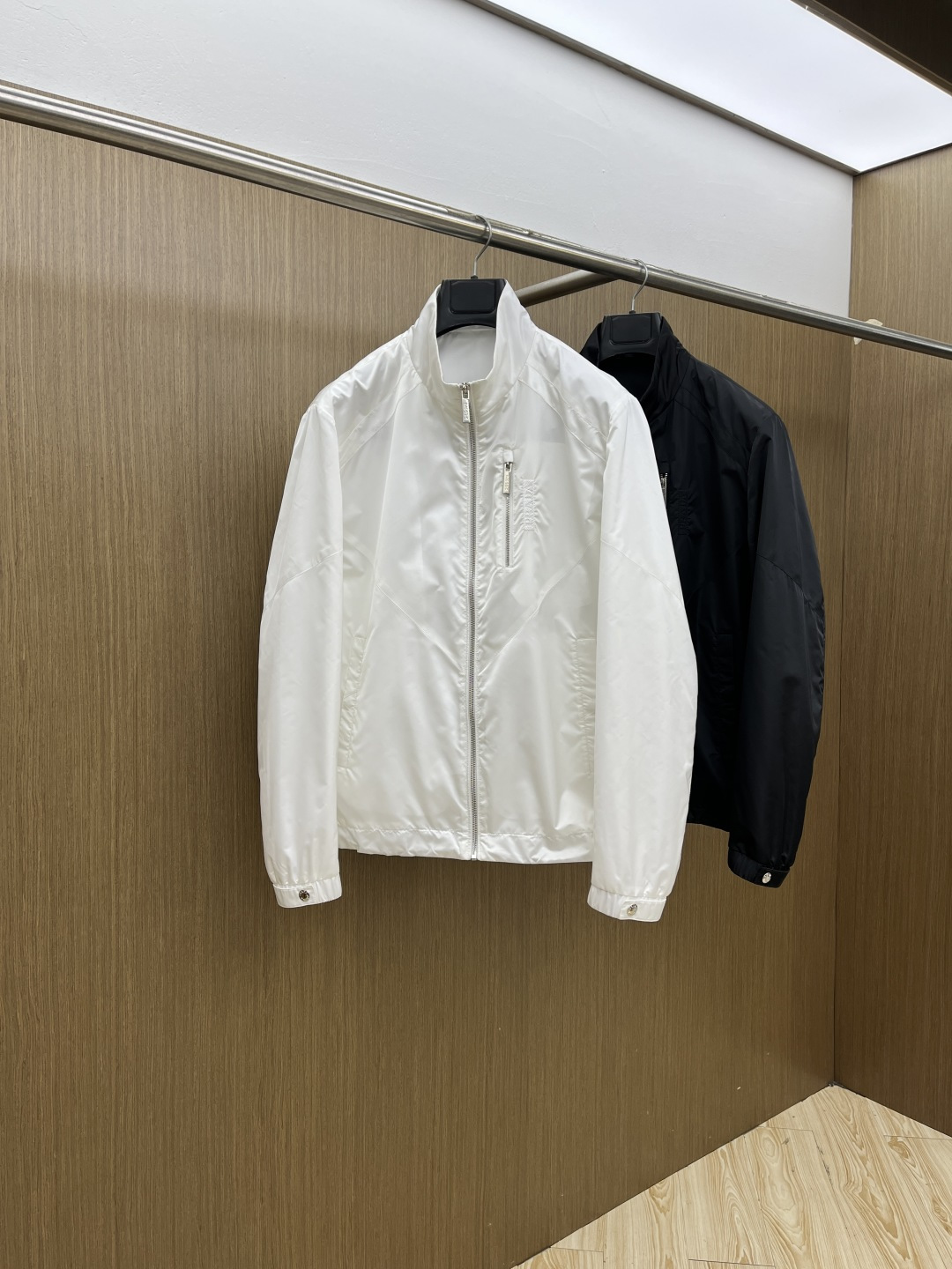 早春款 PD 🔥🔥早春系列，最新时尚立领夹克外套.处处细节显工艺足够的高级 结构性剪裁的设计改变来展现男