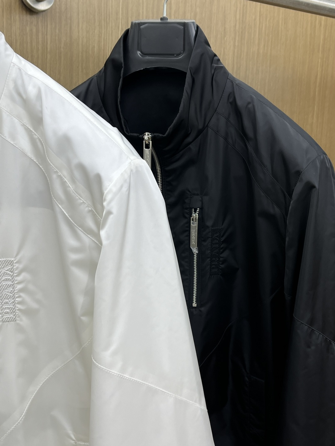 早春款 PD 🔥🔥早春系列，最新时尚立领夹克外套.处处细节显工艺足够的高级 结构性剪裁的设计改变来展现男