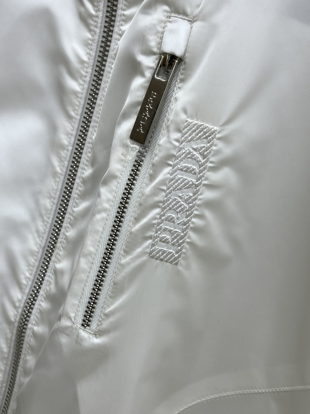 早春款 PD 🔥🔥早春系列，最新时尚立领夹克外套.处处细节显工艺足够的高级 结构性剪裁的设计改变来展现男