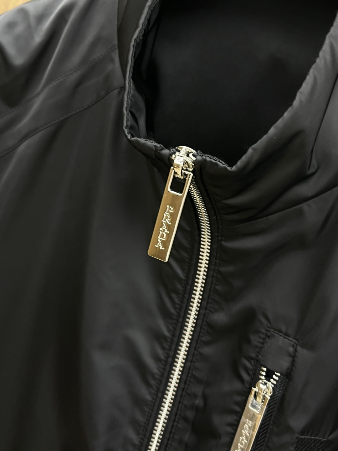 早春款 PD 🔥🔥早春系列，最新时尚立领夹克外套.处处细节显工艺足够的高级 结构性剪裁的设计改变来展现男