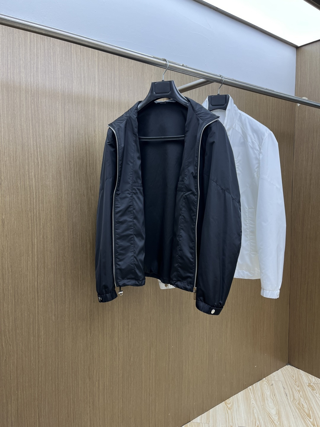 早春款 PD 🔥🔥早春系列，最新时尚立领夹克外套.处处细节显工艺足够的高级 结构性剪裁的设计改变来展现男