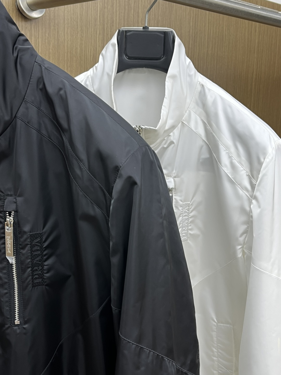 早春款 PD 🔥🔥早春系列，最新时尚立领夹克外套.处处细节显工艺足够的高级 结构性剪裁的设计改变来展现男