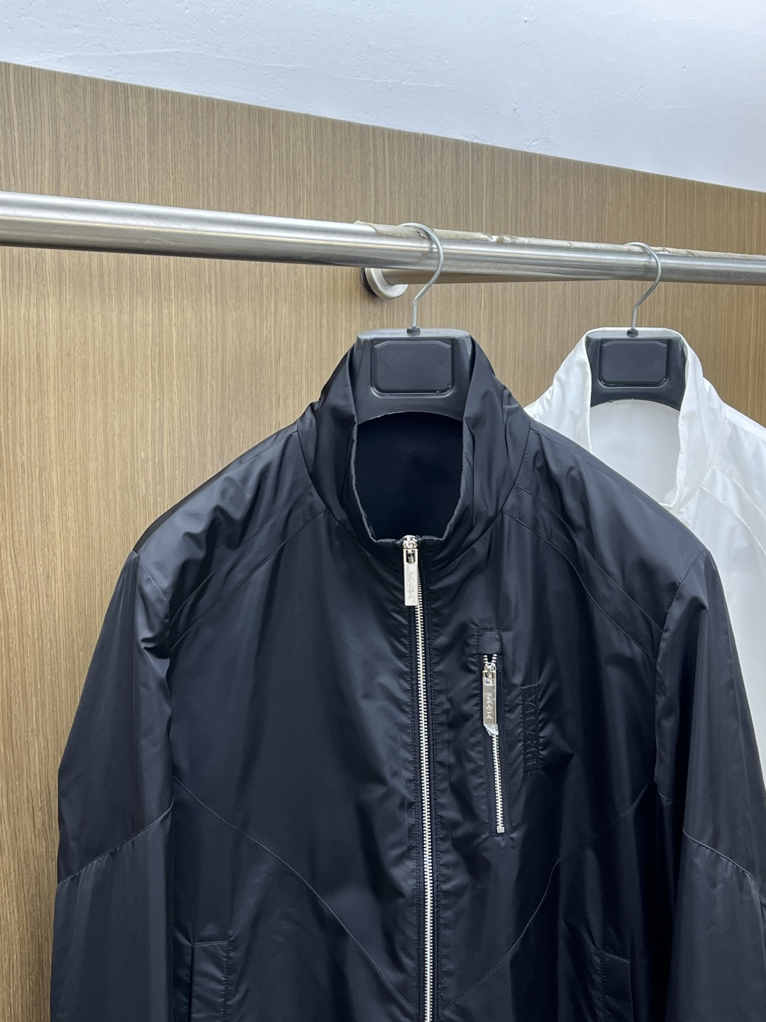 早春款 PD 🔥🔥早春系列，最新时尚立领夹克外套.处处细节显工艺足够的高级 结构性剪裁的设计改变来展现男