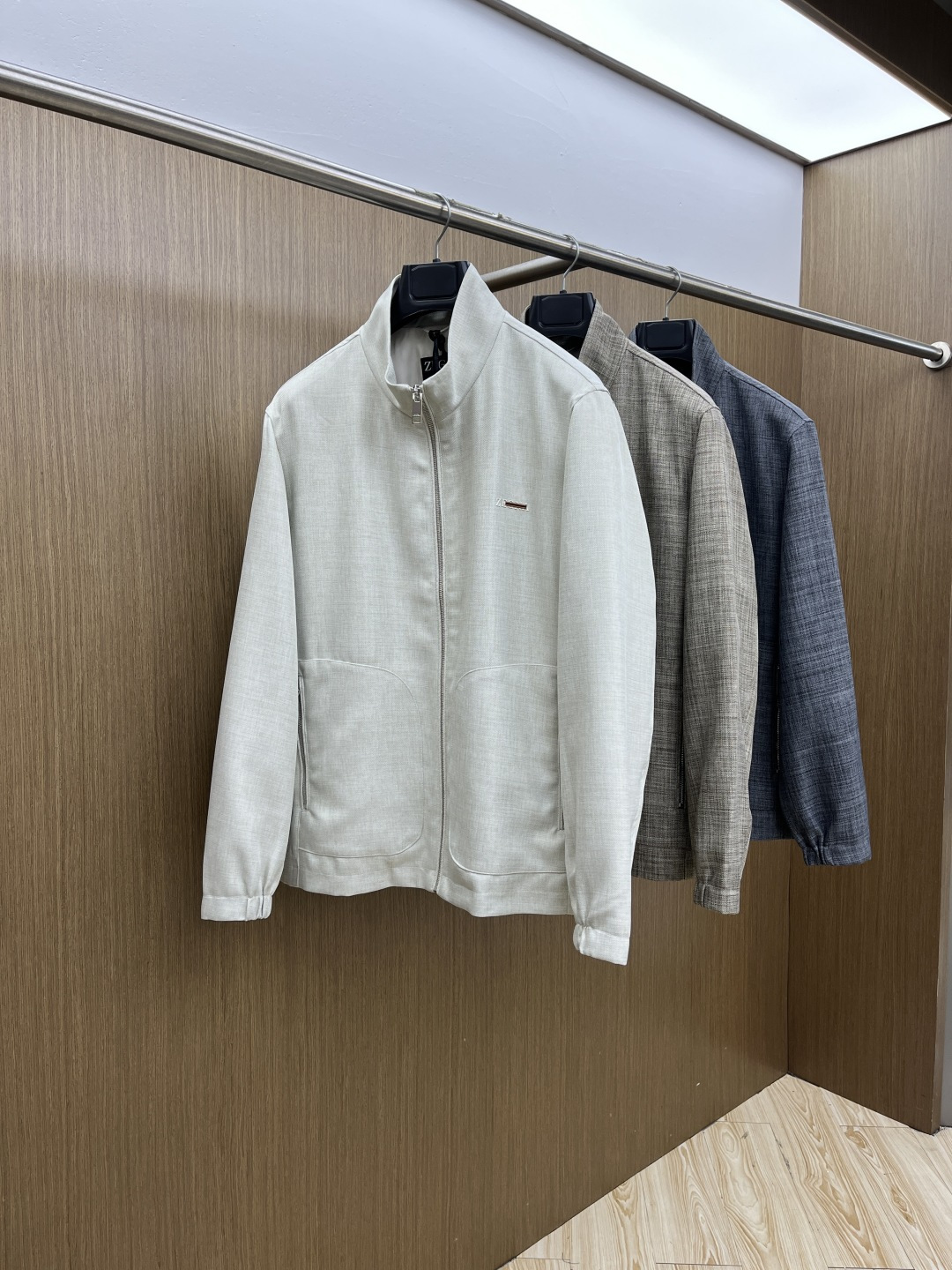 早春款 ZZ 🔥🔥早春轻奢老钱风棉麻系列，最新时尚立领夹克外套..处处细节显工艺足够的高级 结构性剪裁的