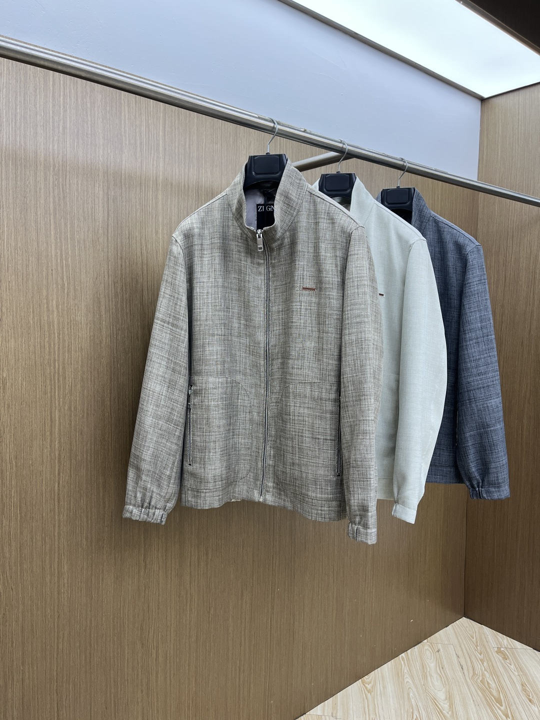 早春款 ZZ 🔥🔥早春轻奢老钱风棉麻系列，最新时尚立领夹克外套..处处细节显工艺足够的高级 结构性剪裁的