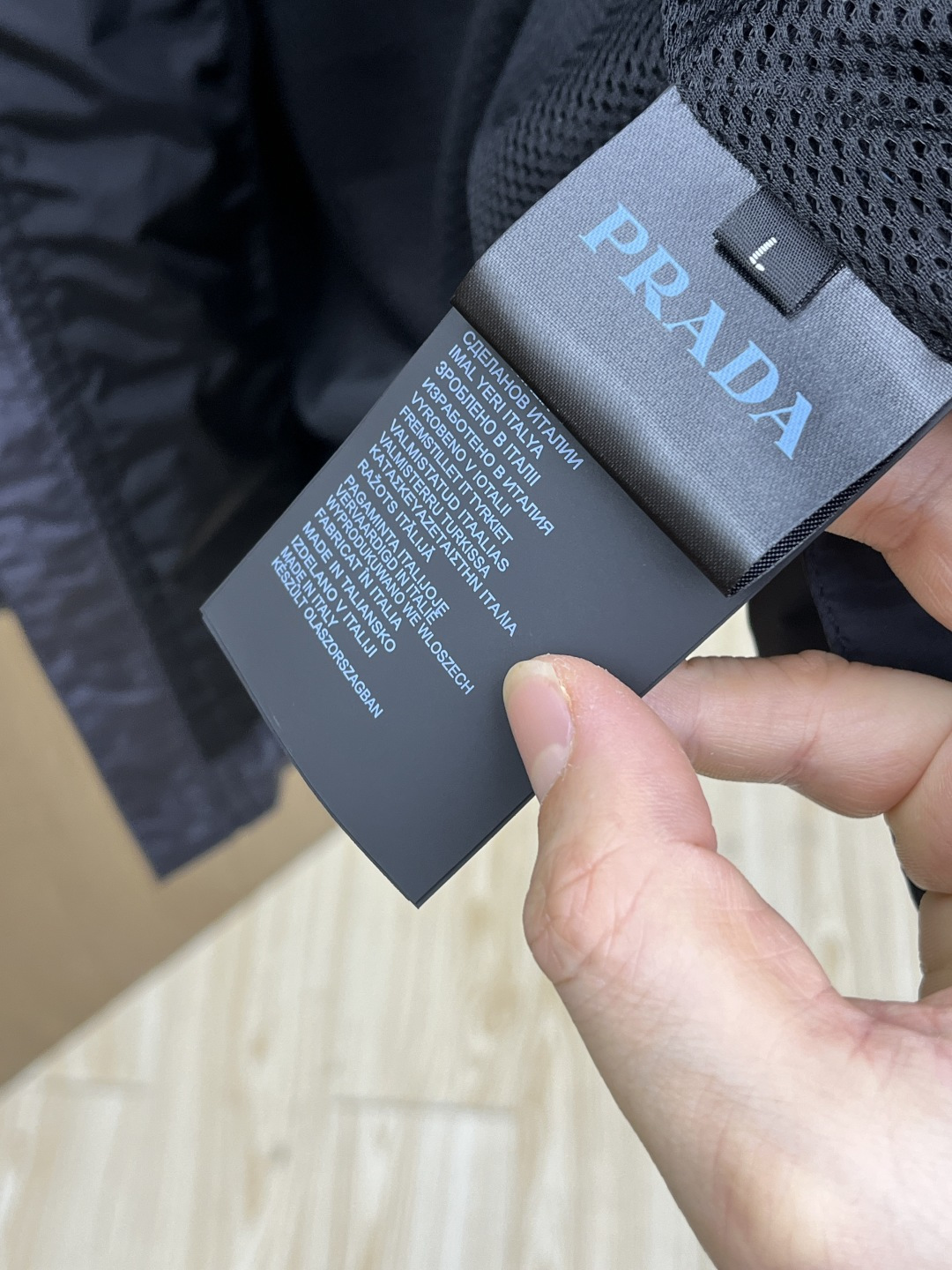 早春款 PD 🔥🔥早春系列，最新时尚立领夹克外套.经典三角标，网格内衬。处处细节显工艺足够的高级 结构性