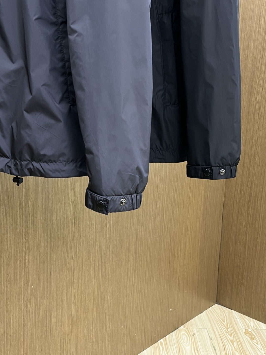 早春款 PD 🔥🔥早春系列，最新时尚立领夹克外套.经典三角标，网格内衬。处处细节显工艺足够的高级 结构性