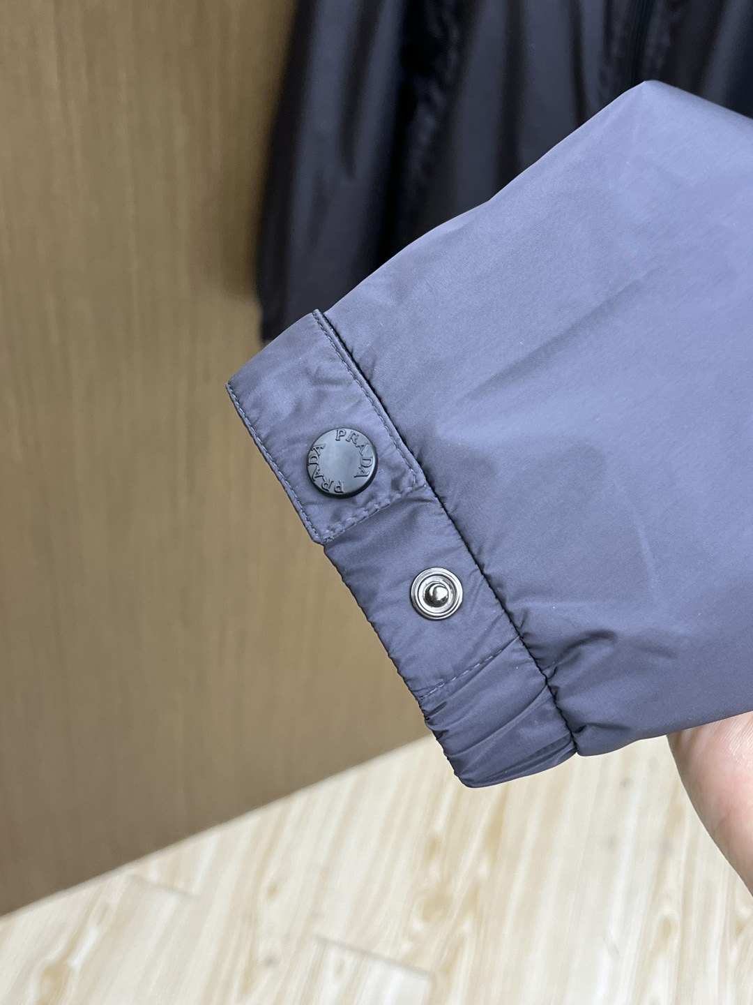 早春款 PD 🔥🔥早春系列，最新时尚立领夹克外套.经典三角标，网格内衬。处处细节显工艺足够的高级 结构性