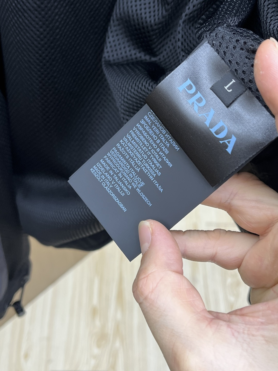 早春款 PD 🔥🔥早春系列，最新时尚立领夹克外套.经典三角标，网格内衬。处处细节显工艺足够的高级 结构性