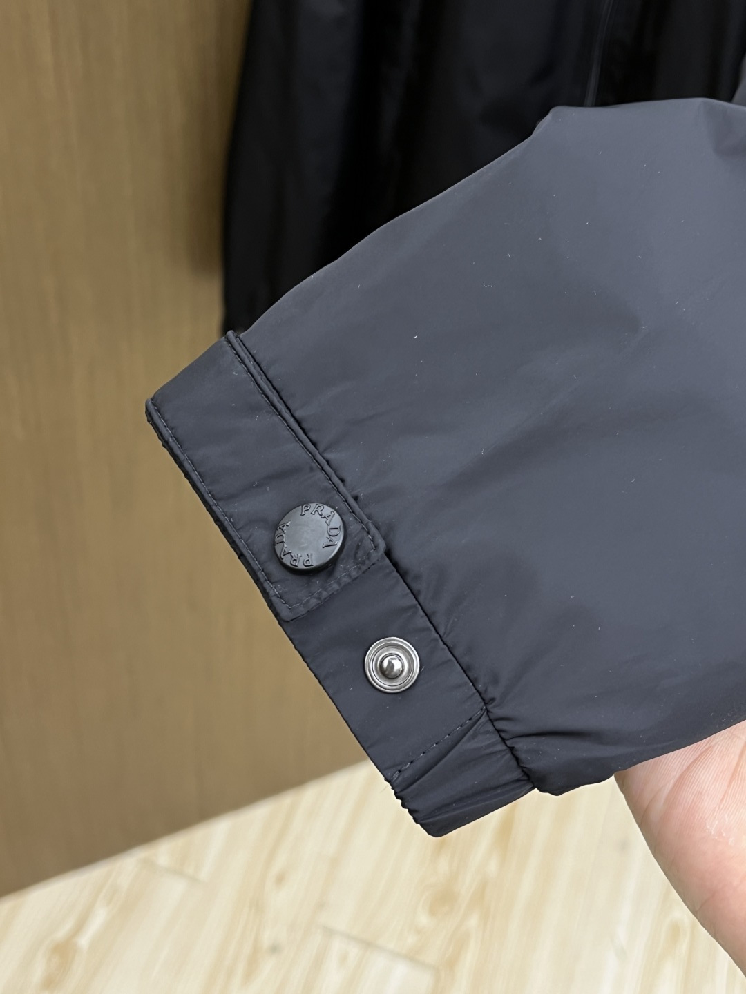 早春款 PD 🔥🔥早春系列，最新时尚立领夹克外套.经典三角标，网格内衬。处处细节显工艺足够的高级 结构性