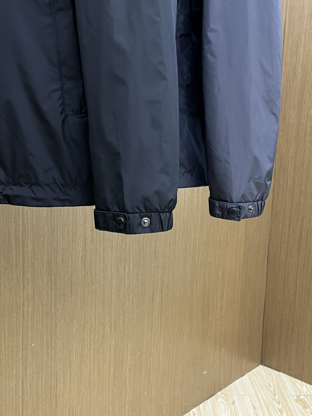 早春款 PD 🔥🔥早春系列，最新时尚立领夹克外套.经典三角标，网格内衬。处处细节显工艺足够的高级 结构性