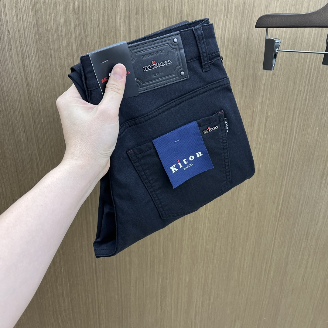 NO:745640,Early spring Kiton high-end custom-made 26 new early spring thin jeans, sold simultaneously at the counter, original customized replica, customer-supplied hardware accessories, original quality, imported solid-color denim fabric, heavy washing, fine workmanship, excellent upper body!  Preferred item, complete with three standards, code size 30-38, no 37 Fax,,jeans,19860909早春款 Kiton 高端定制 26早春新款薄款牛仔裤 柜台同步发售 原版定制复刻 客供五金辅料 原单品质 进口固色牛仔面料 重工洗水 做工走线精细 上身绝佳！优选单品 三标齐全 码数30-38无37  Fax,,jeans,,Men's clothing