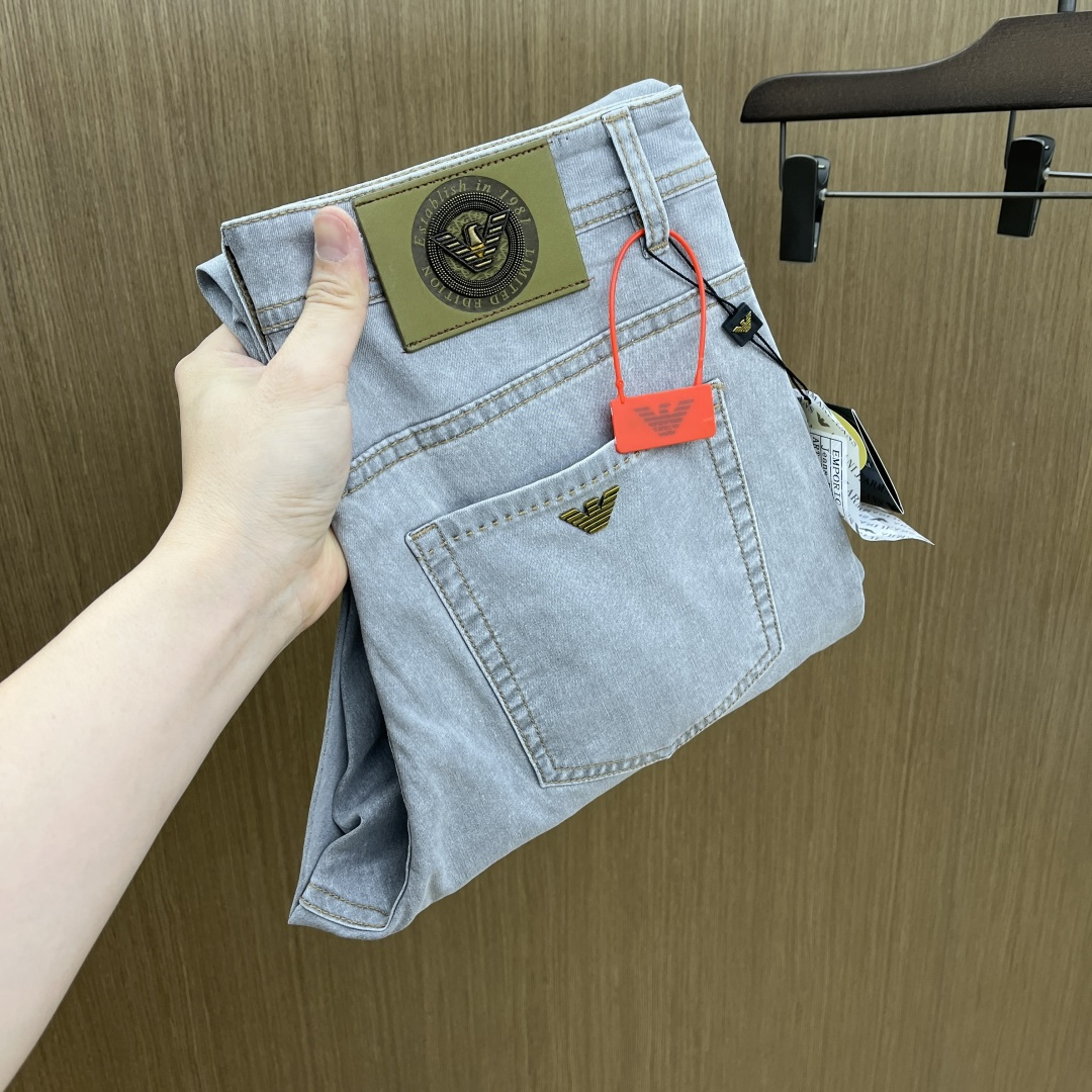 NO:745644,Early spring style AJ high-end customization 26 new early spring thin jeans are available at the counter simultaneously. Original custom-made replicas. Customer-supplied hardware accessories. Original quality. Imported solid-color denim fabric. Heavy washing. Fine workmanship. Excellent upper body!  Preferred item, complete with three standards, code size 30-38, no 37 Fax,,jeans,19860909早春款 AJ 高端定制 26早春新款薄款牛仔裤 柜台同步发售 原版定制复刻 客供五金辅料 原单品质 进口固色牛仔面料 重工洗水 做工走线精细 上身绝佳！优选单品 三标齐全 码数30-38无37  Fax,,jeans,,Men's clothing