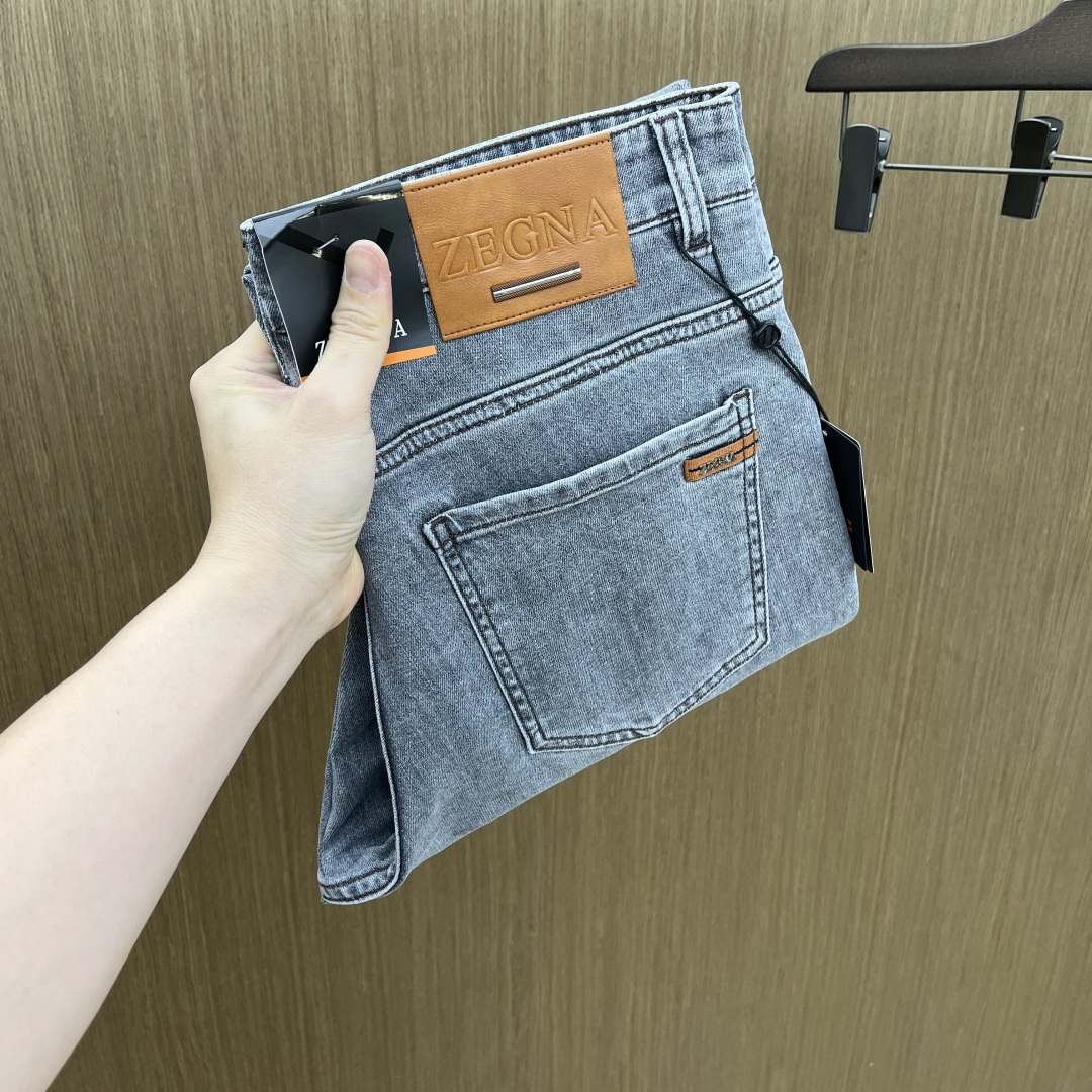 NO:745654,Early spring style ZZ high-end customization 26 early spring new thin jeans are available at the counter simultaneously. Original customized replicas. Customer-supplied hardware accessories. Original quality. Imported solid color denim fabric. Heavy washing. Fine workmanship. Excellent upper body!  Preferred item, complete with three standards, code size 30-38, no 37 Fax,,jeans,19860909早春款 ZZ 高端定制 26早春新款薄款牛仔裤 柜台同步发售 原版定制复刻 客供五金辅料 原单品质 进口固色牛仔面料 重工洗水 做工走线精细 上身绝佳！优选单品 三标齐全 码数30-38无37  Fax,,jeans,,Men's clothing