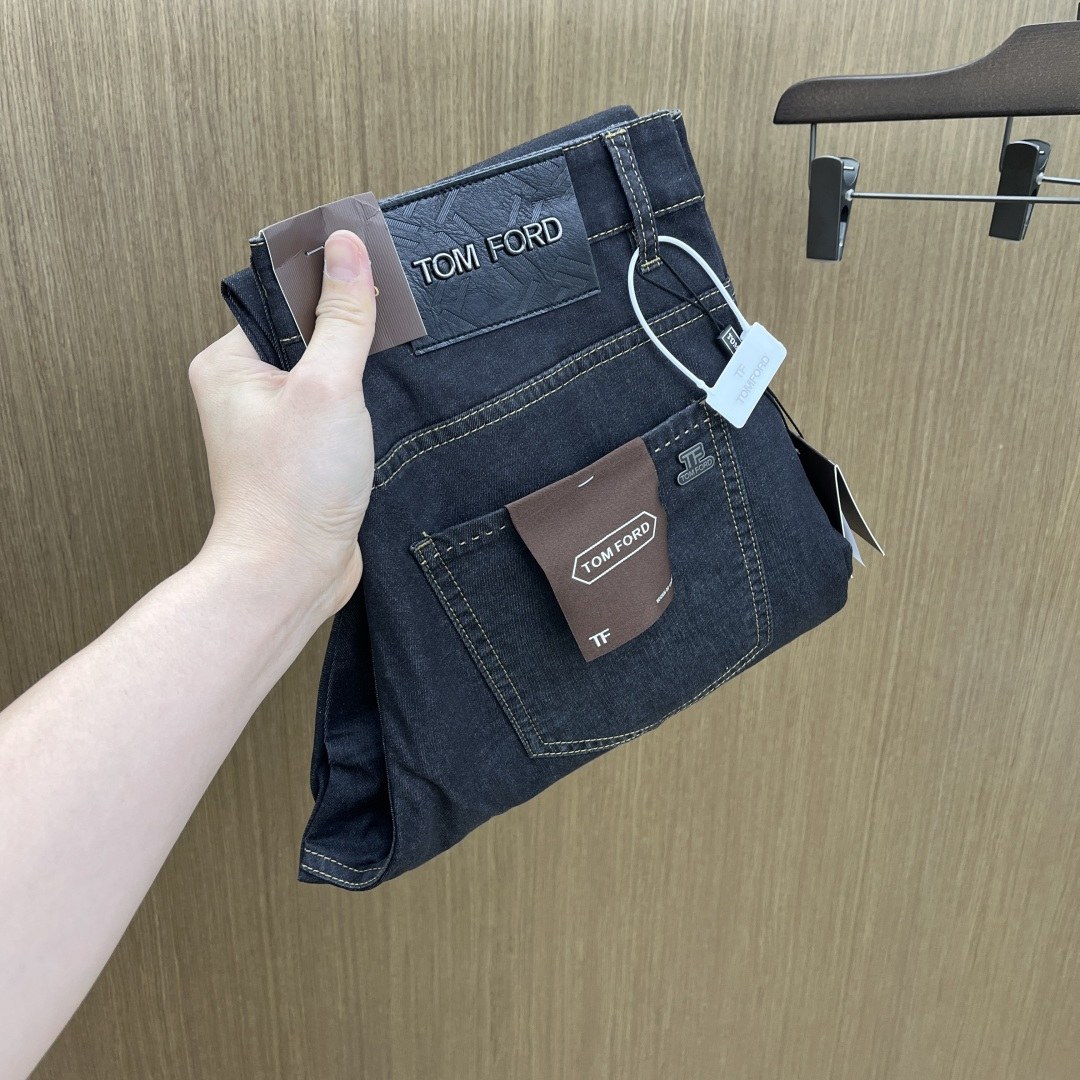 NO:745621,Early spring TF high-end customization 26 early spring new thin jeans are available at the counter simultaneously. Original customized replicas. Customer-supplied hardware accessories. Original quality. Imported solid color denim fabric. Heavy washing. Fine workmanship. Excellent upper body!  Preferred single product, complete with three standards, code number 30-38, no 37 Fax,,tom ford,jeans,19860909早春款 TF 高端定制 26早春新款薄款牛仔裤 柜台同步发售 原版定制复刻 客供五金辅料 原单品质 进口固色牛仔面料 重工洗水 做工走线精细 上身绝佳！优选单品 三标齐全 码数30-38无37  Fax,,tom ford,jeans,,Men's clothing