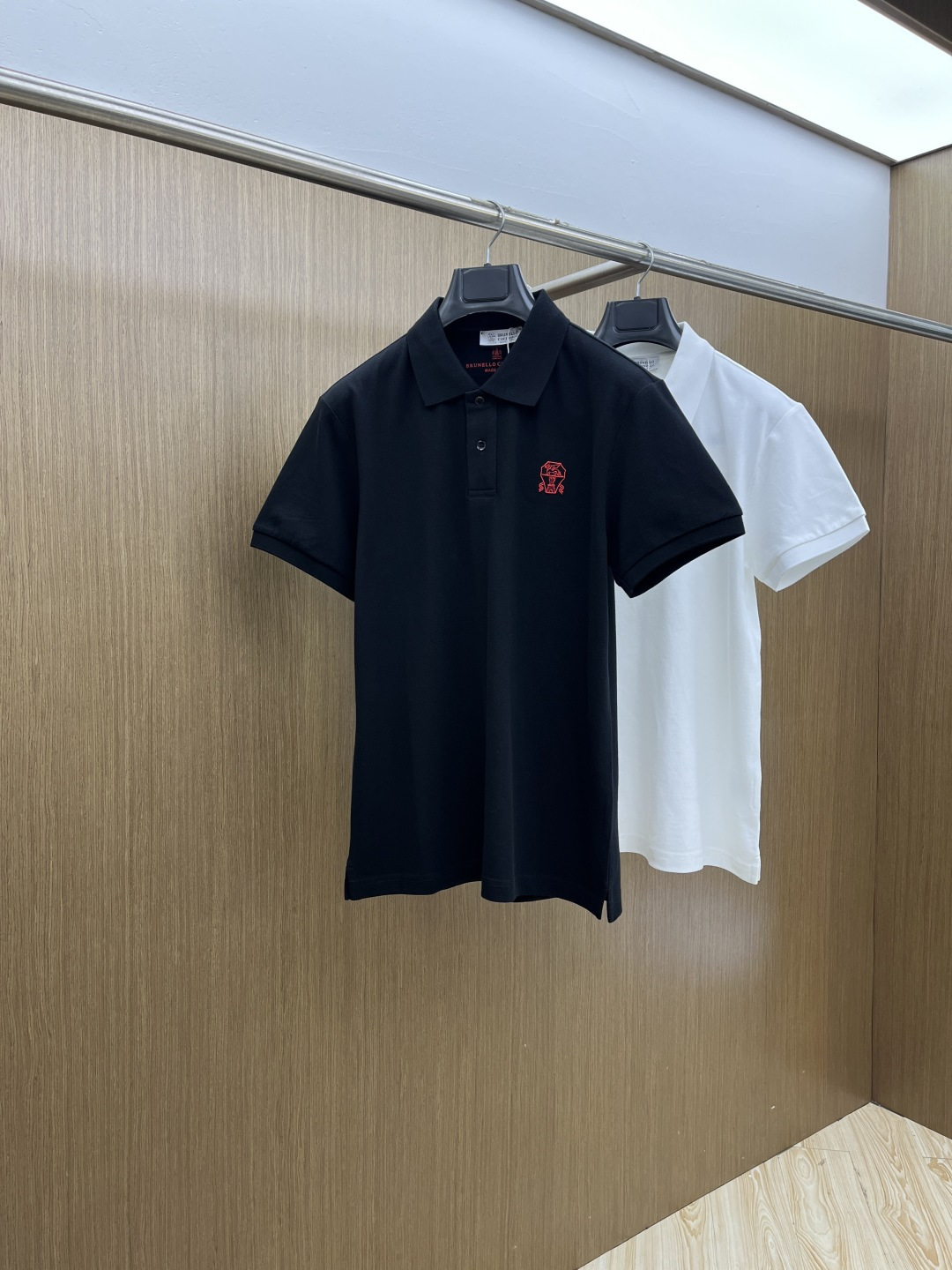 NO:759117,Early spring style BC. 1956SS new style original men's casual lapel polo short sleeves. High-end customization. High-end version. Fashionable and versatile imported fabrics. Super soft and delicate feel. Skin-friendly and comfortable to wear. High-end boutique. The upper body is finely made by the factory. It is a must-have item for men. Complete with three standards. Code number: M-3XL fdw,, T-shirt,19860909早春款 BC. 1956SS新款新款原单男士休闲翻领polo短袖 高端定制 高端版本 时尚百搭爆款进口面料 手感超柔软细腻 穿着亲肤舒适 高端精品 代工厂精细做上身非常赞 男士必备单品 三标齐全 码数:M-3XL  fdw,,T-shirt,,Men's clothing