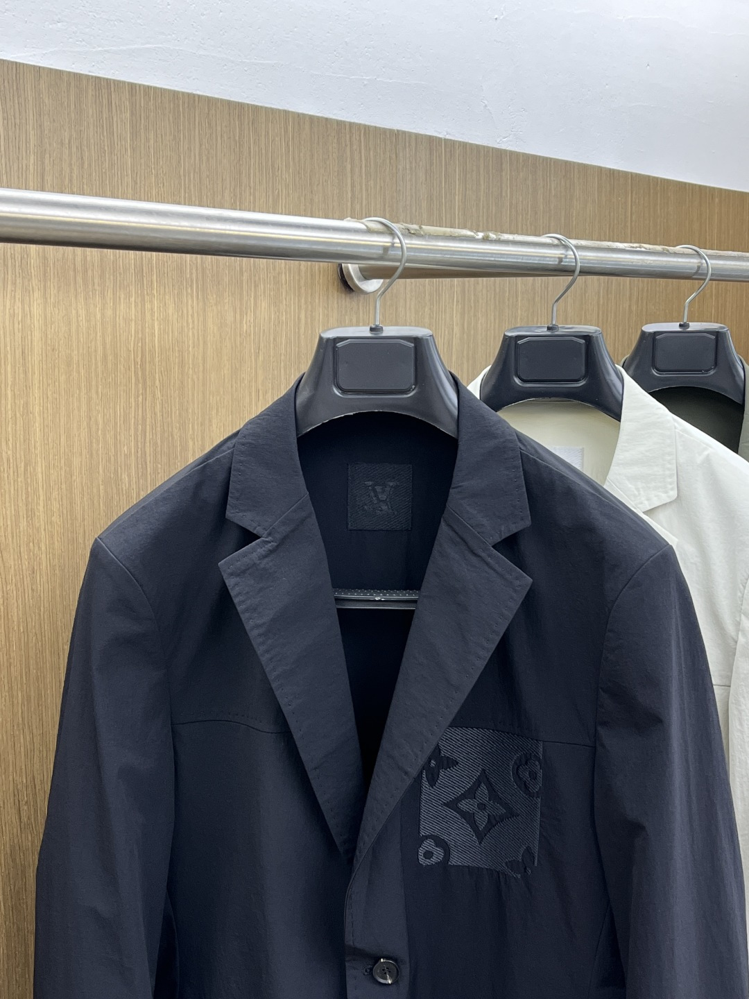 早春款 LV 🔥🔥早春休闲系列，最新时尚男士西装外套.胸前logo刺绣设计，处处细节显工艺足够的高级 结