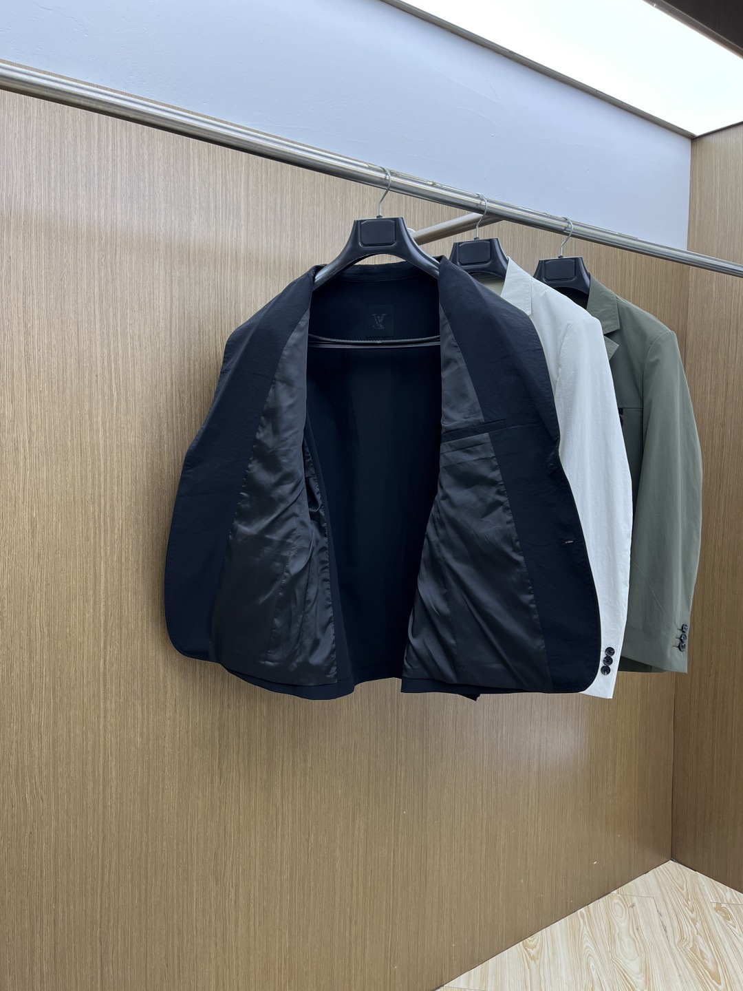 早春款 LV 🔥🔥早春休闲系列，最新时尚男士西装外套.胸前logo刺绣设计，处处细节显工艺足够的高级 结