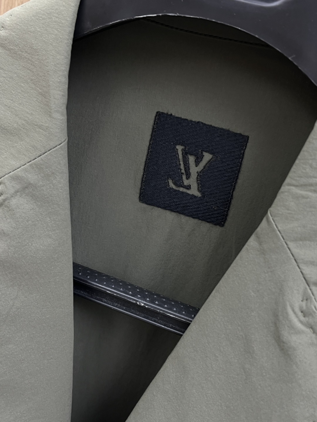 早春款 LV 🔥🔥早春休闲系列，最新时尚男士西装外套.胸前logo刺绣设计，处处细节显工艺足够的高级 结