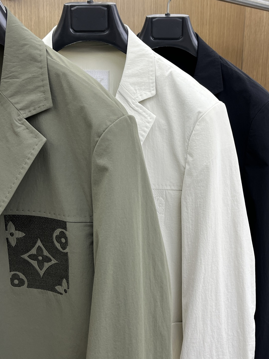 早春款 LV 🔥🔥早春休闲系列，最新时尚男士西装外套.胸前logo刺绣设计，处处细节显工艺足够的高级 结