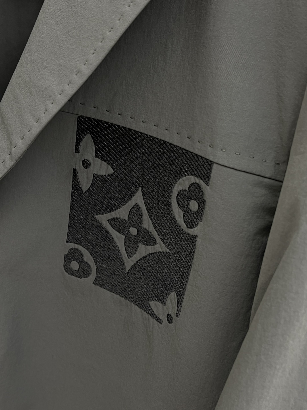 早春款 LV 🔥🔥早春休闲系列，最新时尚男士西装外套.胸前logo刺绣设计，处处细节显工艺足够的高级 结