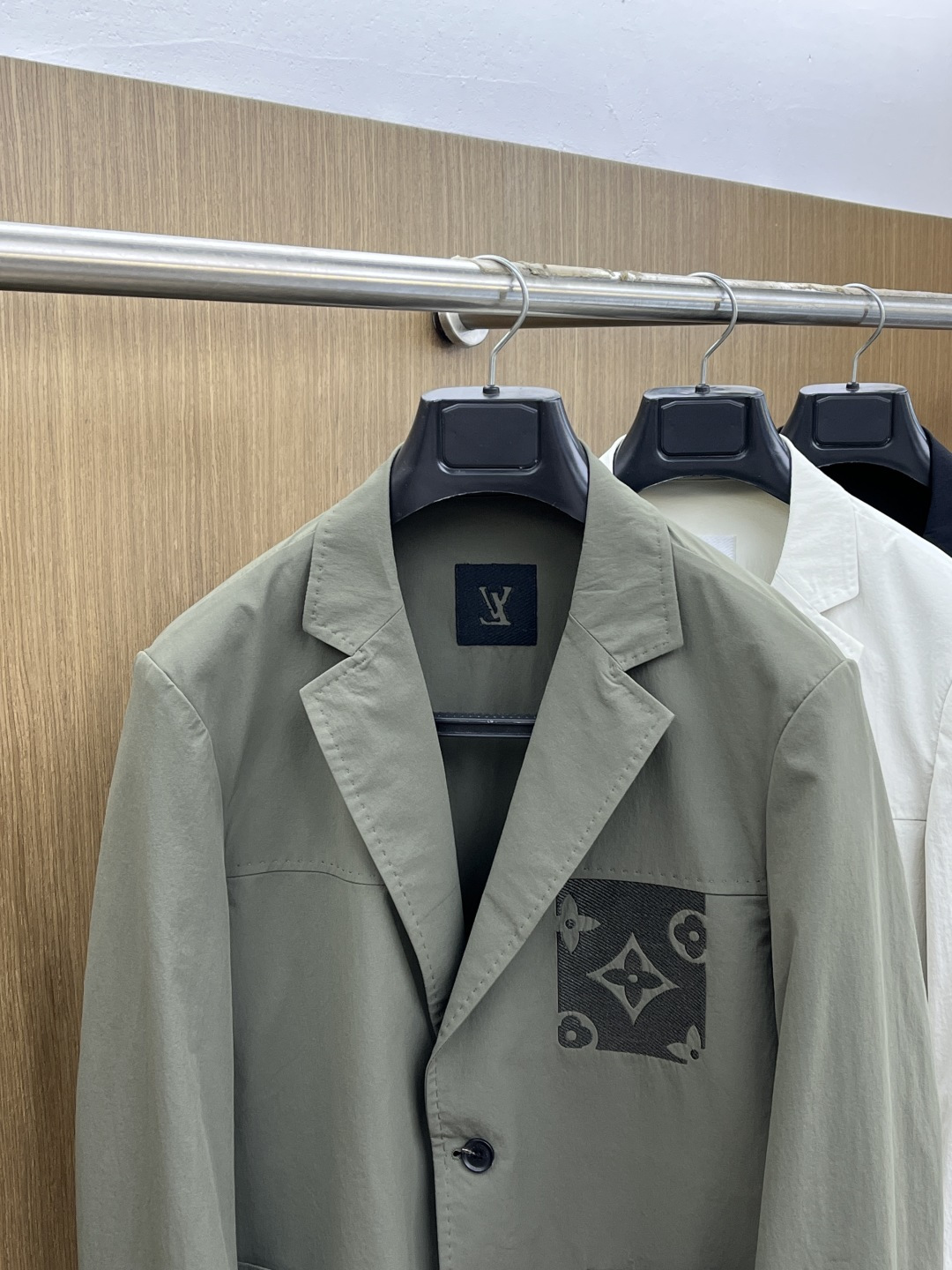 早春款 LV 🔥🔥早春休闲系列，最新时尚男士西装外套.胸前logo刺绣设计，处处细节显工艺足够的高级 结