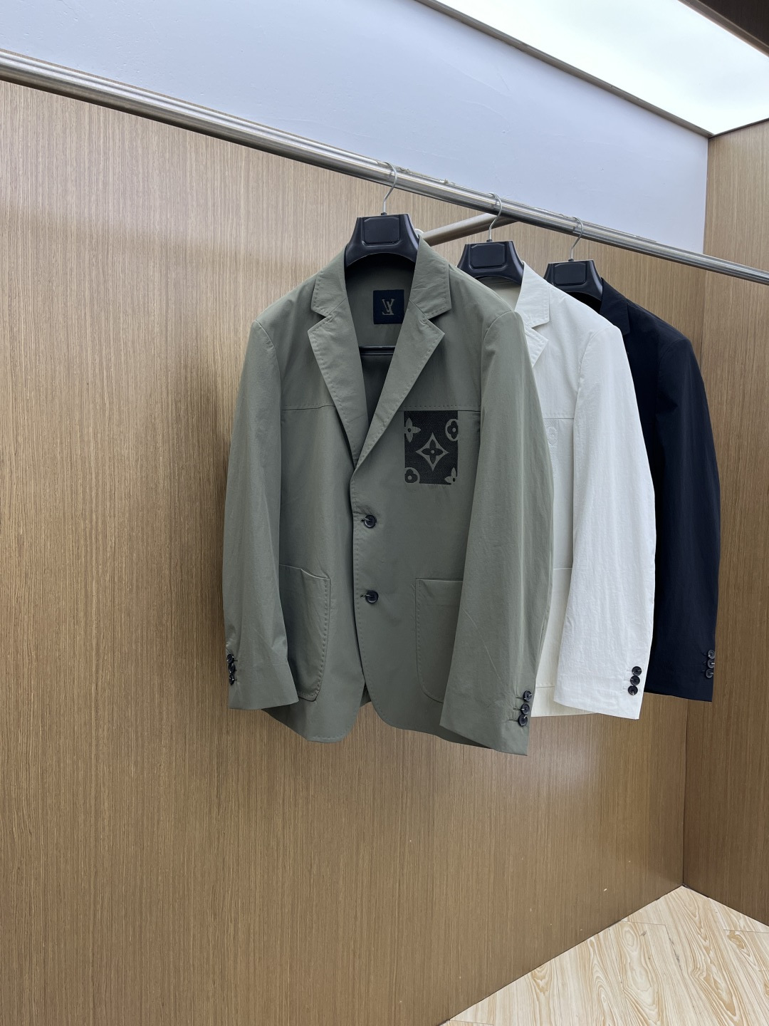 早春款 LV 🔥🔥早春休闲系列，最新时尚男士西装外套.胸前logo刺绣设计，处处细节显工艺足够的高级 结