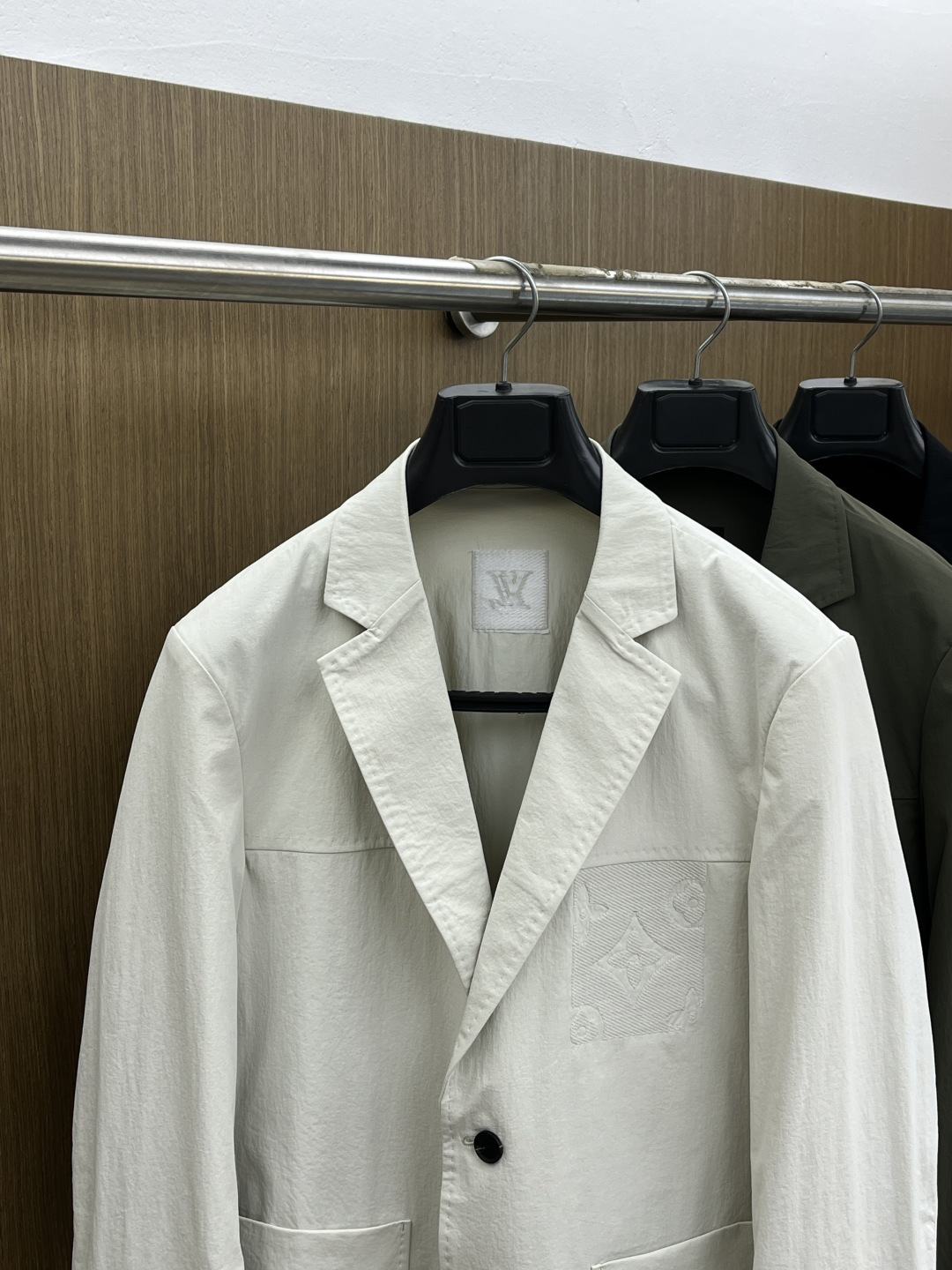 早春款 LV 🔥🔥早春休闲系列，最新时尚男士西装外套.胸前logo刺绣设计，处处细节显工艺足够的高级 结