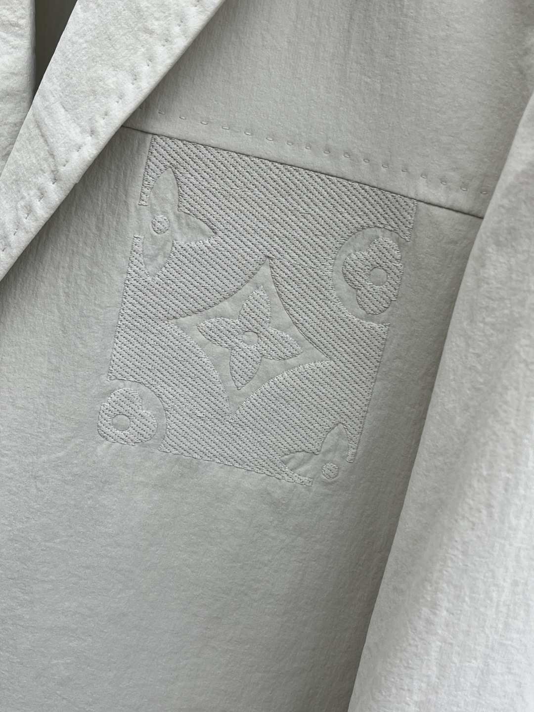 早春款 LV 🔥🔥早春休闲系列，最新时尚男士西装外套.胸前logo刺绣设计，处处细节显工艺足够的高级 结