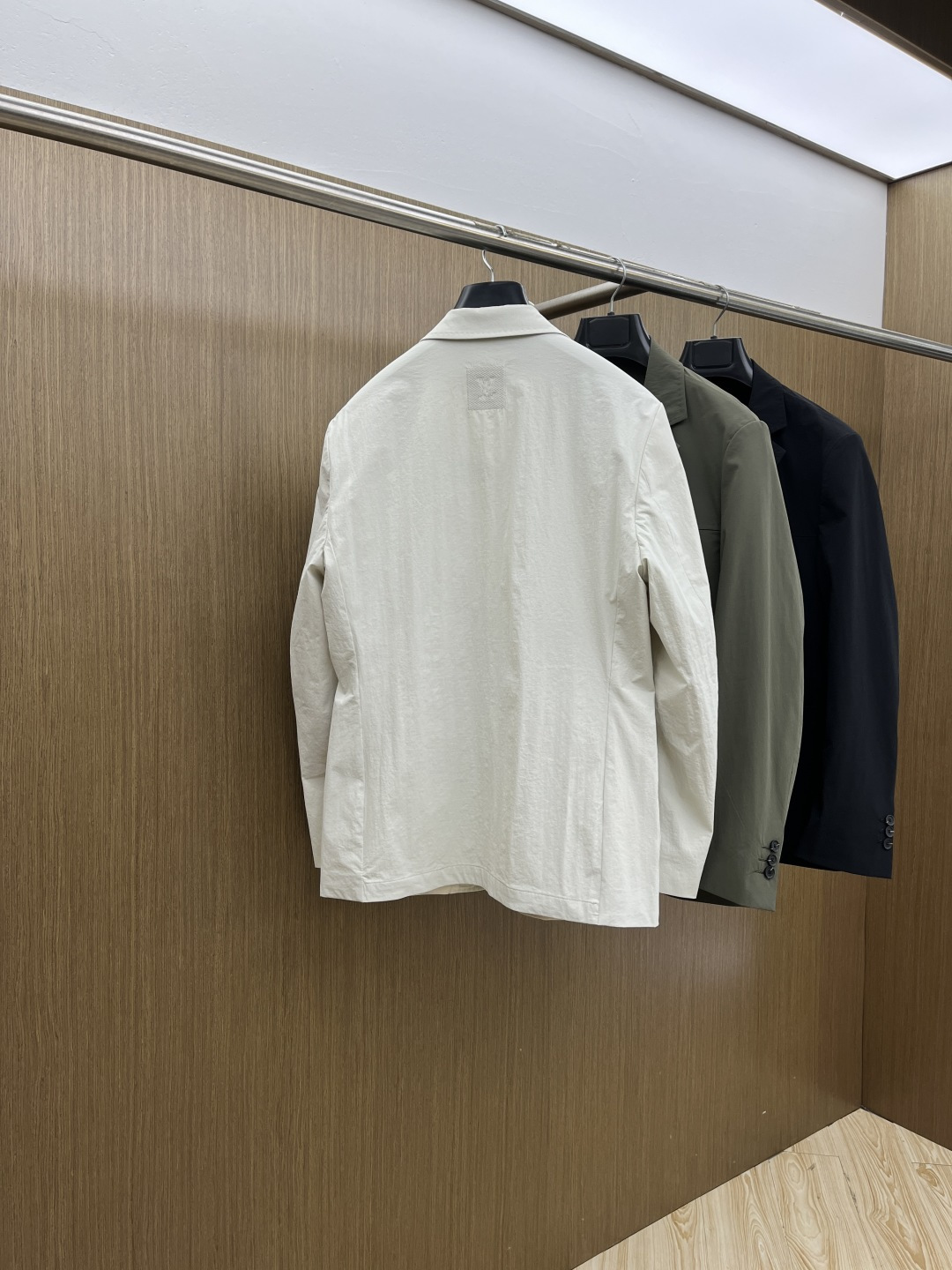 早春款 LV 🔥🔥早春休闲系列，最新时尚男士西装外套.胸前logo刺绣设计，处处细节显工艺足够的高级 结