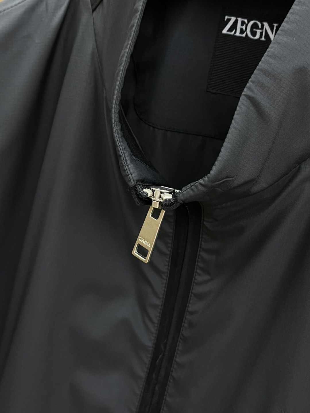 早春款 ZZ 🔥🔥早春休闲系列，最新时尚立领夹克外套.处处细节显工艺足够的高级 结构性剪裁的设计改变来展