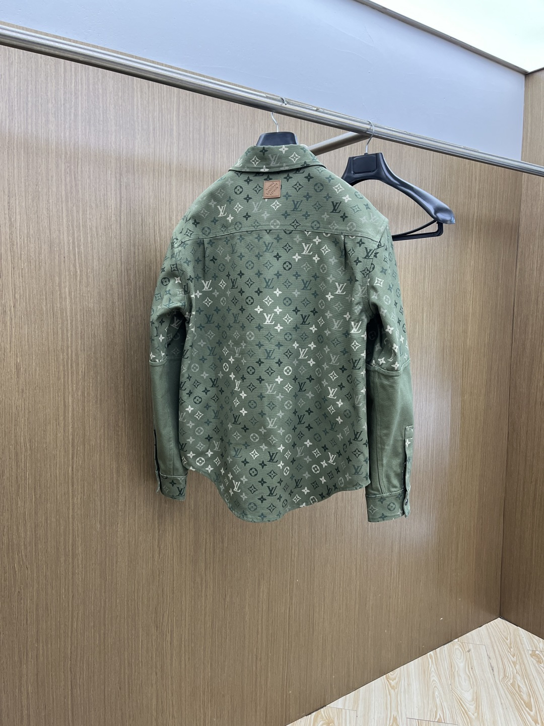 早春款 LV 🔥🔥早春休闲系列，最新时尚提花夹克牛仔外套.多边幅拼接设计，处处细节显工艺足够的高级 结构