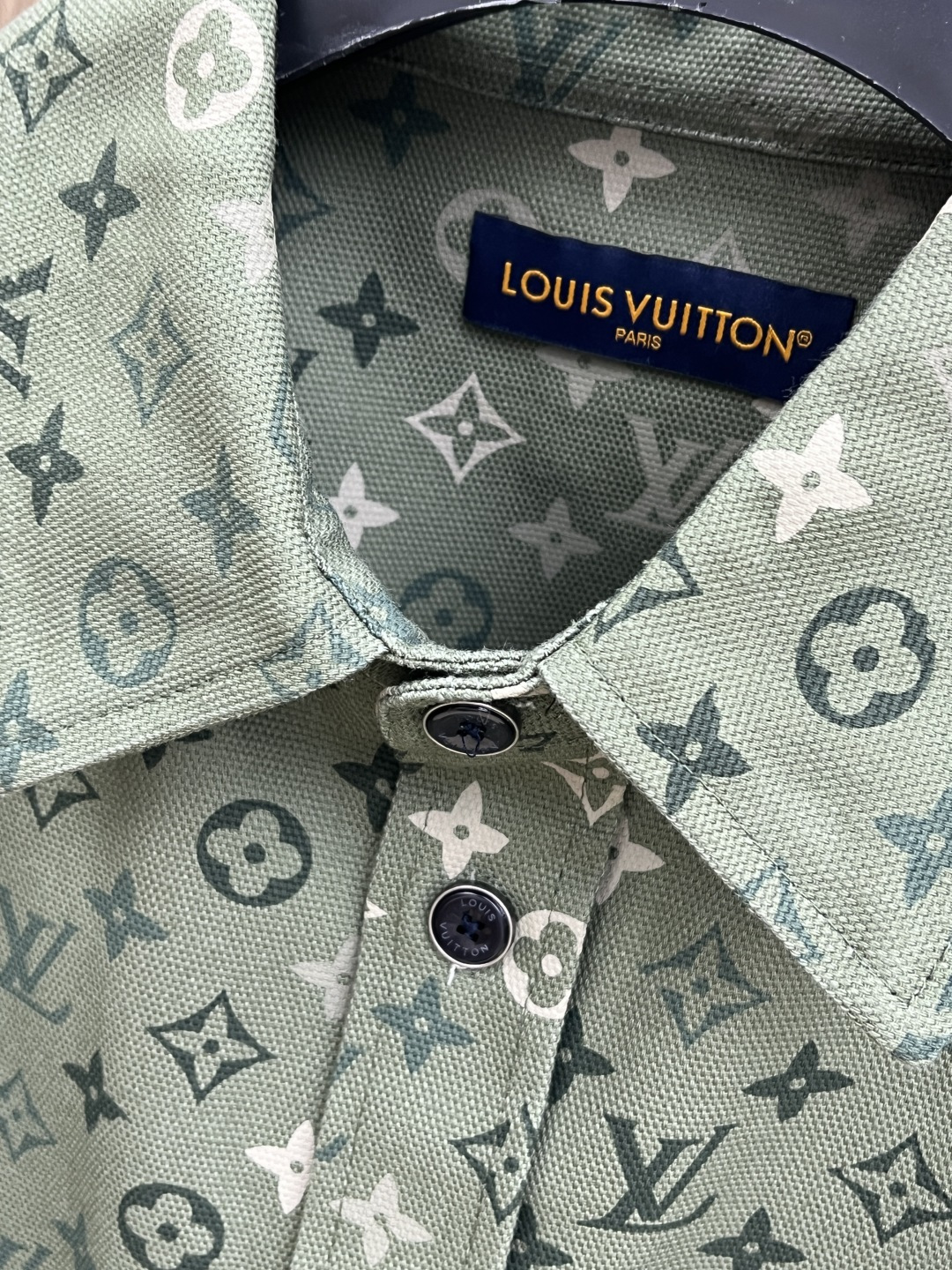 早春款 LV 🔥🔥早春休闲系列，最新时尚提花夹克牛仔外套.多边幅拼接设计，处处细节显工艺足够的高级 结构