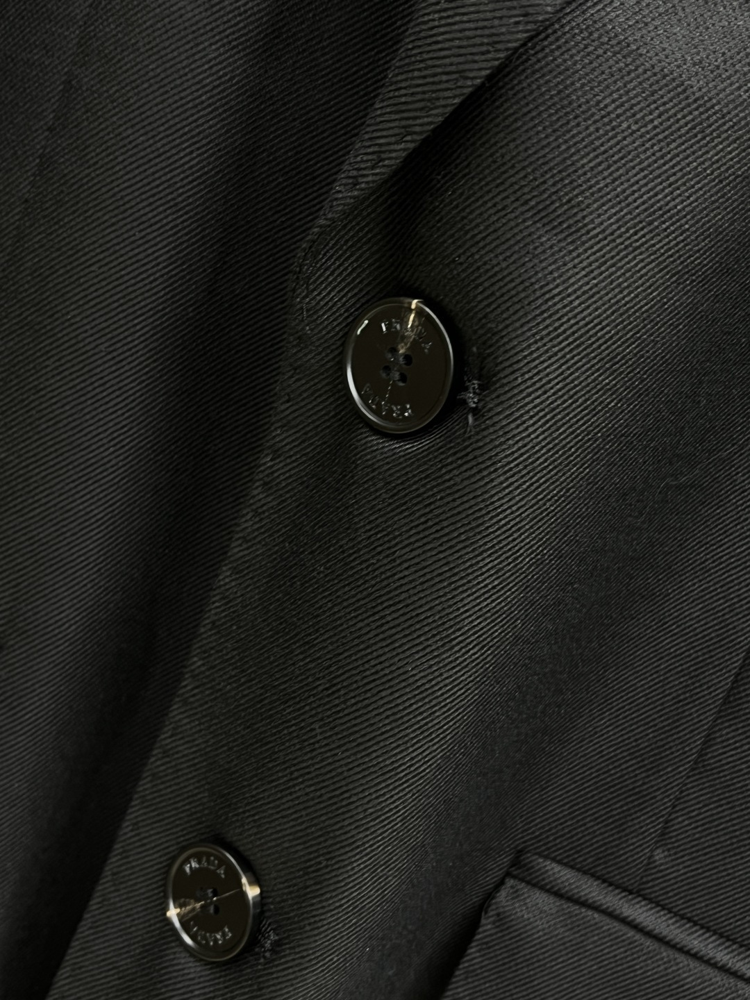 早春款 PD 🔥🔥早春系列，最新时尚男款西装外套.定织定染面料。简单素色 处处细节显工艺足够的高级 结构