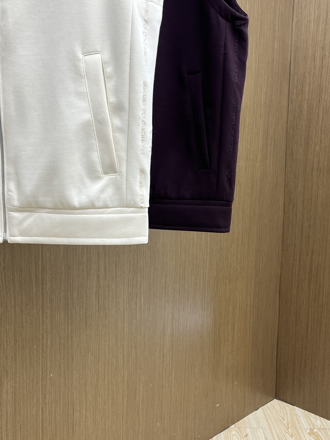 早春款 BC 🔥🔥早春轻奢休闲系列，最新时尚连帽马甲外套.双侧对称字母刺绣.处处细节显工艺足够的高级.结