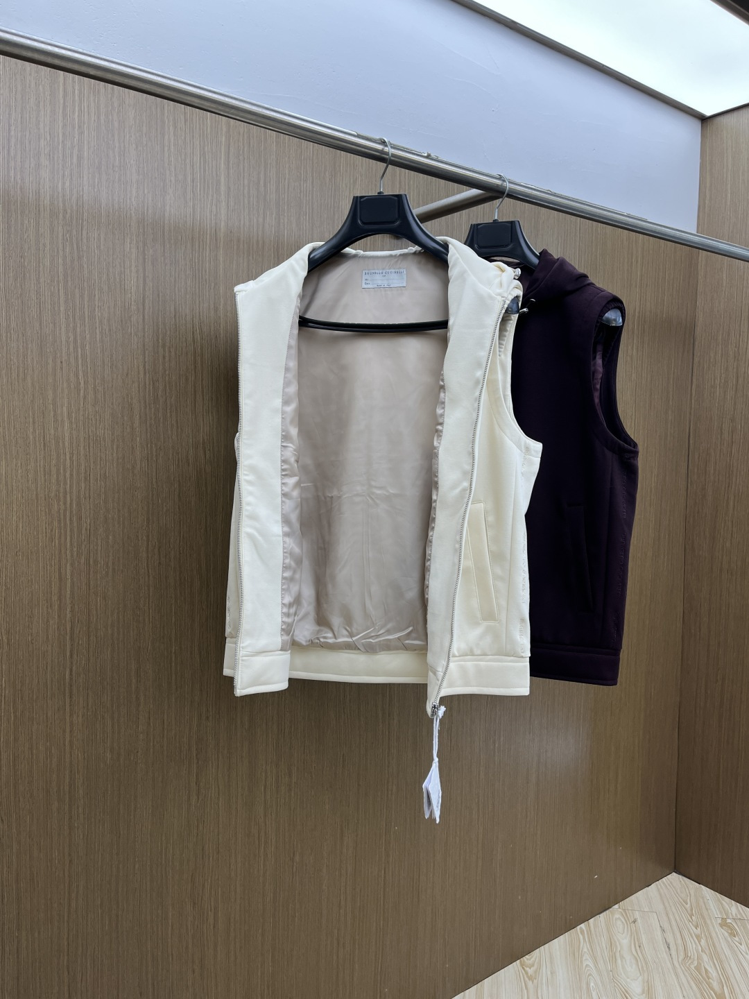 早春款 BC 🔥🔥早春轻奢休闲系列，最新时尚连帽马甲外套.双侧对称字母刺绣.处处细节显工艺足够的高级.结