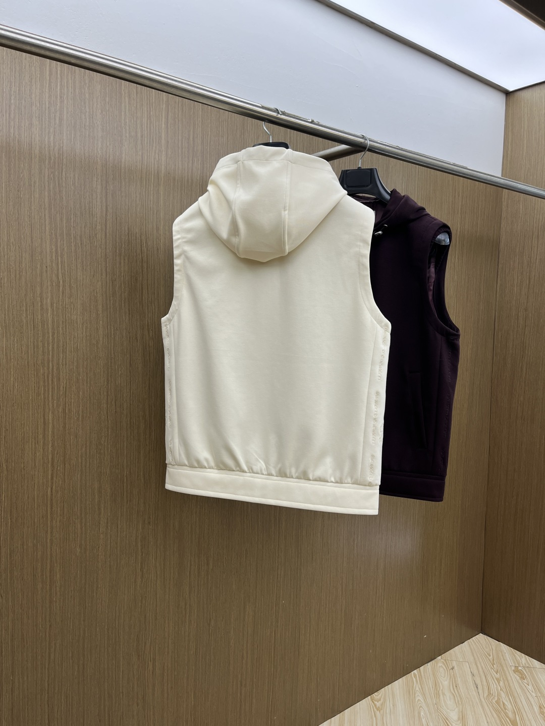 早春款 BC 🔥🔥早春轻奢休闲系列，最新时尚连帽马甲外套.双侧对称字母刺绣.处处细节显工艺足够的高级.结