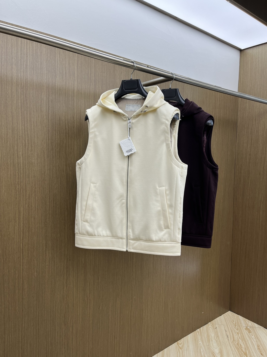 早春款 BC 🔥🔥早春轻奢休闲系列，最新时尚连帽马甲外套.双侧对称字母刺绣.处处细节显工艺足够的高级.结