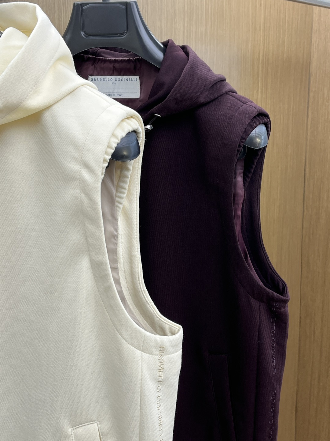 早春款 BC 🔥🔥早春轻奢休闲系列，最新时尚连帽马甲外套.双侧对称字母刺绣.处处细节显工艺足够的高级.结