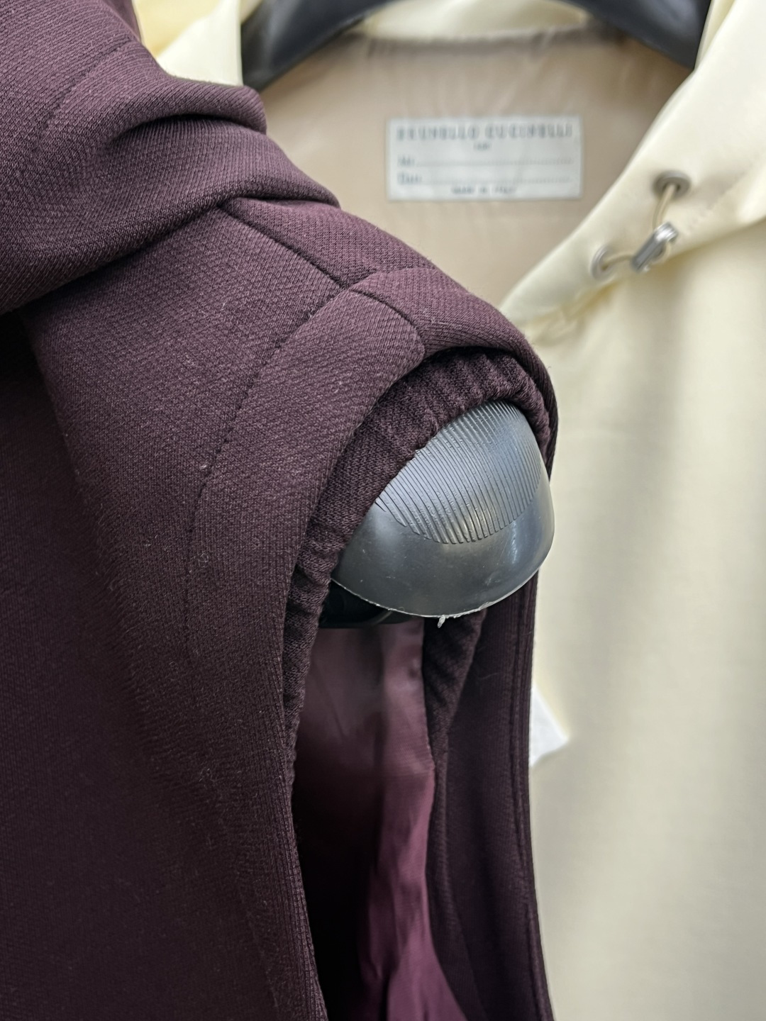 早春款 BC 🔥🔥早春轻奢休闲系列，最新时尚连帽马甲外套.双侧对称字母刺绣.处处细节显工艺足够的高级.结