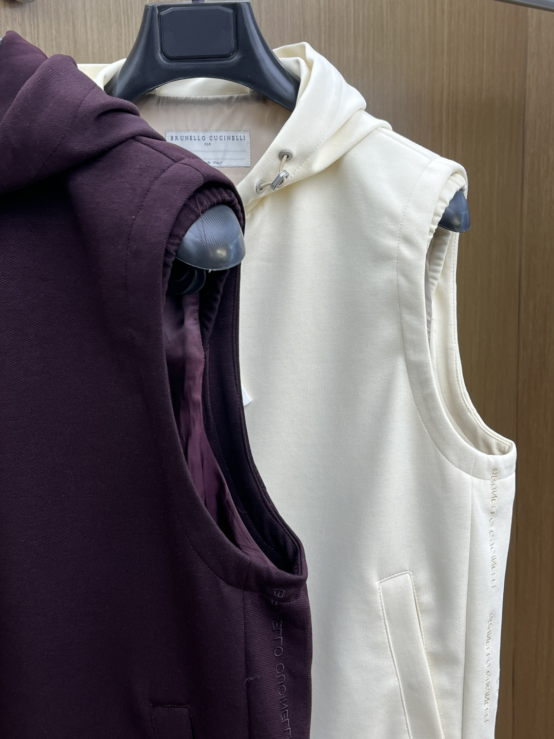 早春款 BC 🔥🔥早春轻奢休闲系列，最新时尚连帽马甲外套.双侧对称字母刺绣.处处细节显工艺足够的高级.结