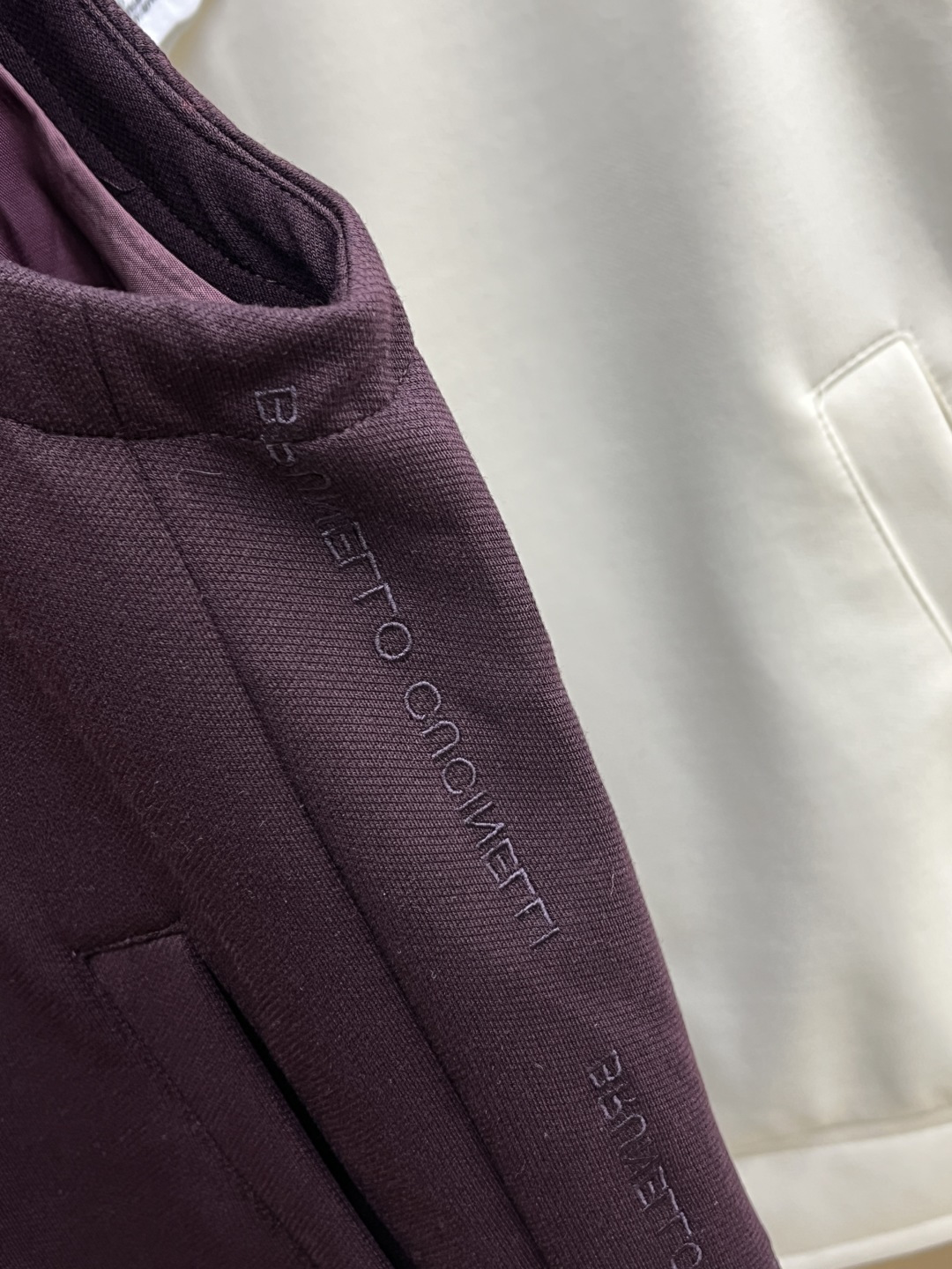 早春款 BC 🔥🔥早春轻奢休闲系列，最新时尚连帽马甲外套.双侧对称字母刺绣.处处细节显工艺足够的高级.结