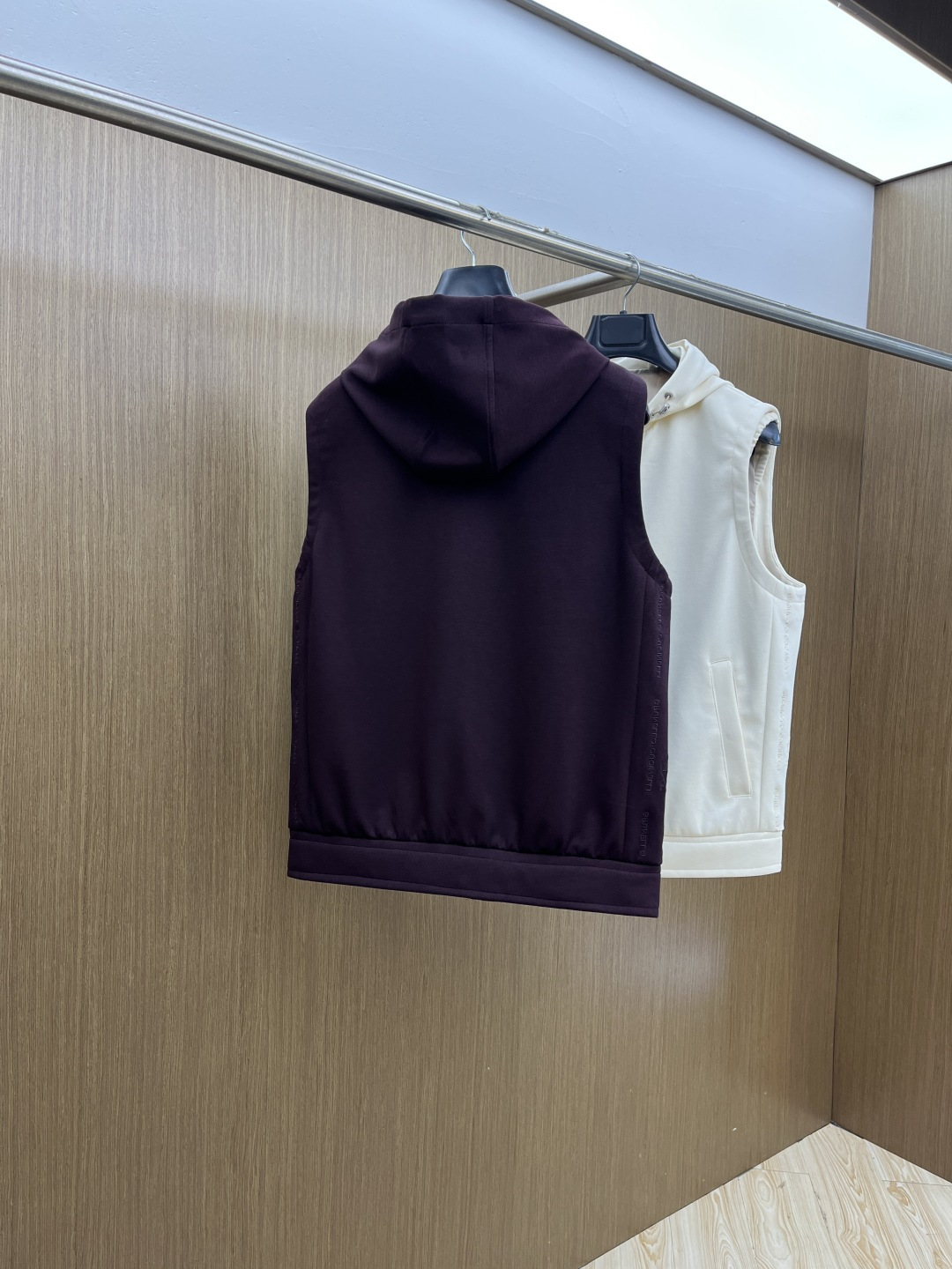 早春款 BC 🔥🔥早春轻奢休闲系列，最新时尚连帽马甲外套.双侧对称字母刺绣.处处细节显工艺足够的高级.结