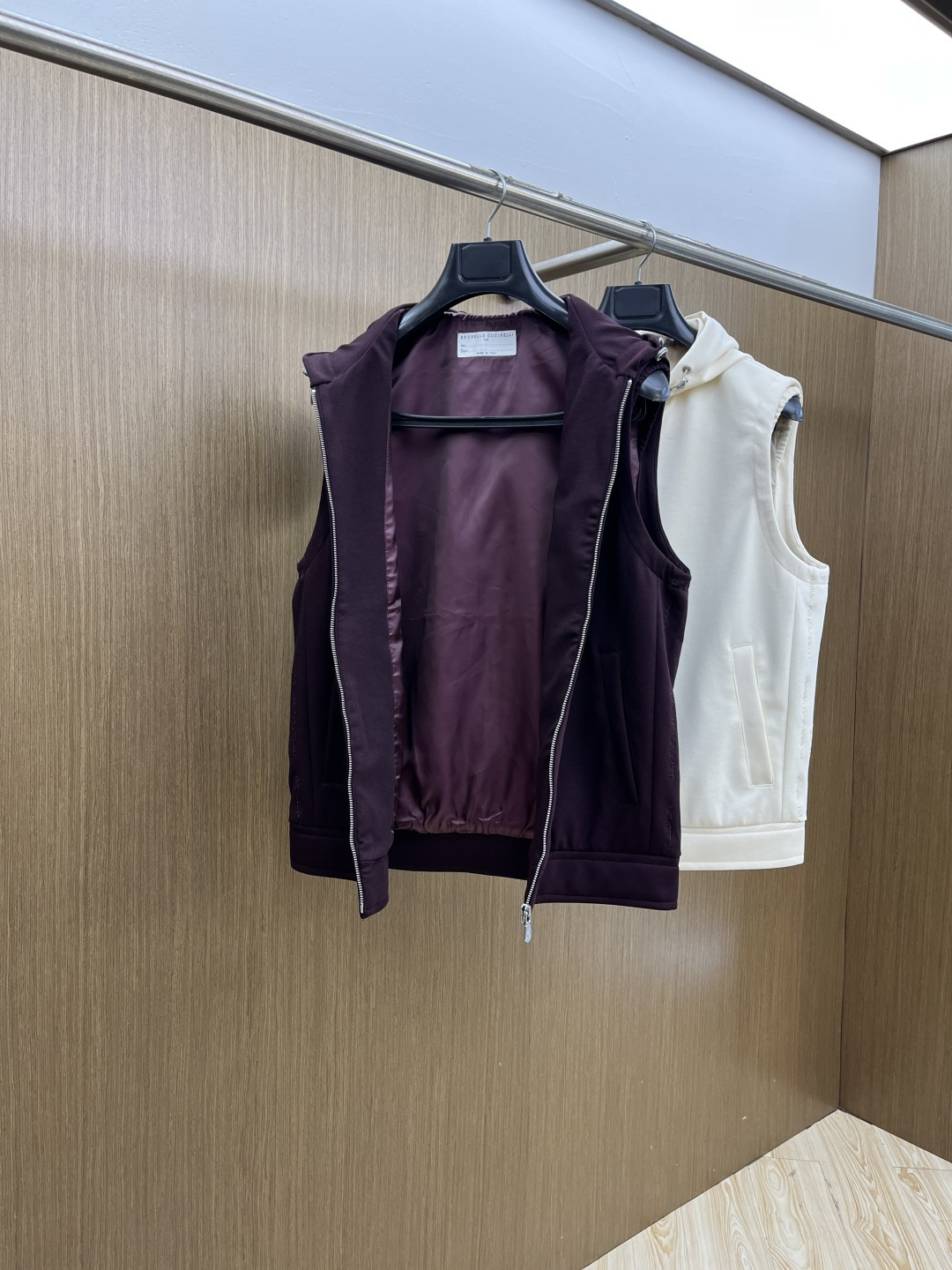 早春款 BC 🔥🔥早春轻奢休闲系列，最新时尚连帽马甲外套.双侧对称字母刺绣.处处细节显工艺足够的高级.结