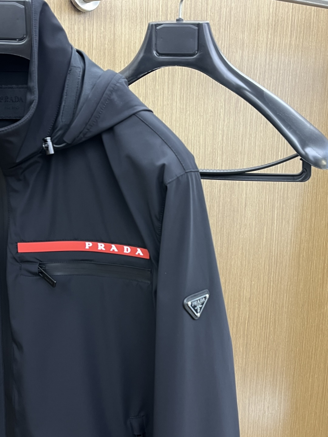 早春款 PD 🔥🔥早春休闲系列，最新时尚连帽夹克外套.连帽收纳，胸前logo胶条，处处细节显工艺足够的高