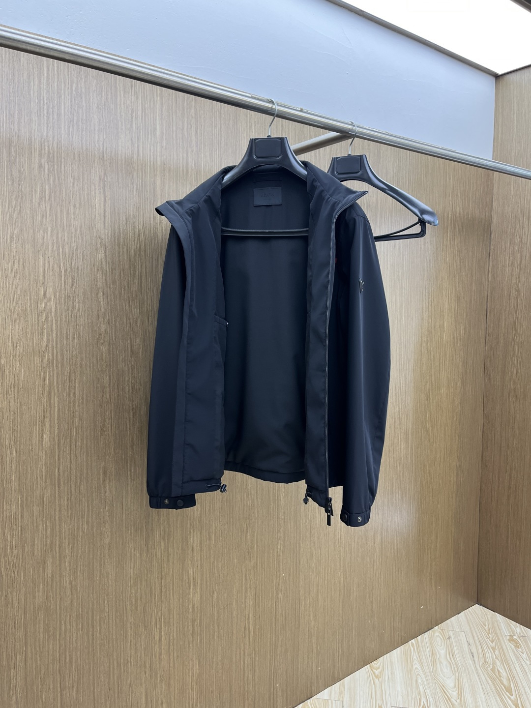 早春款 PD 🔥🔥早春休闲系列，最新时尚连帽夹克外套.连帽收纳，胸前logo胶条，处处细节显工艺足够的高